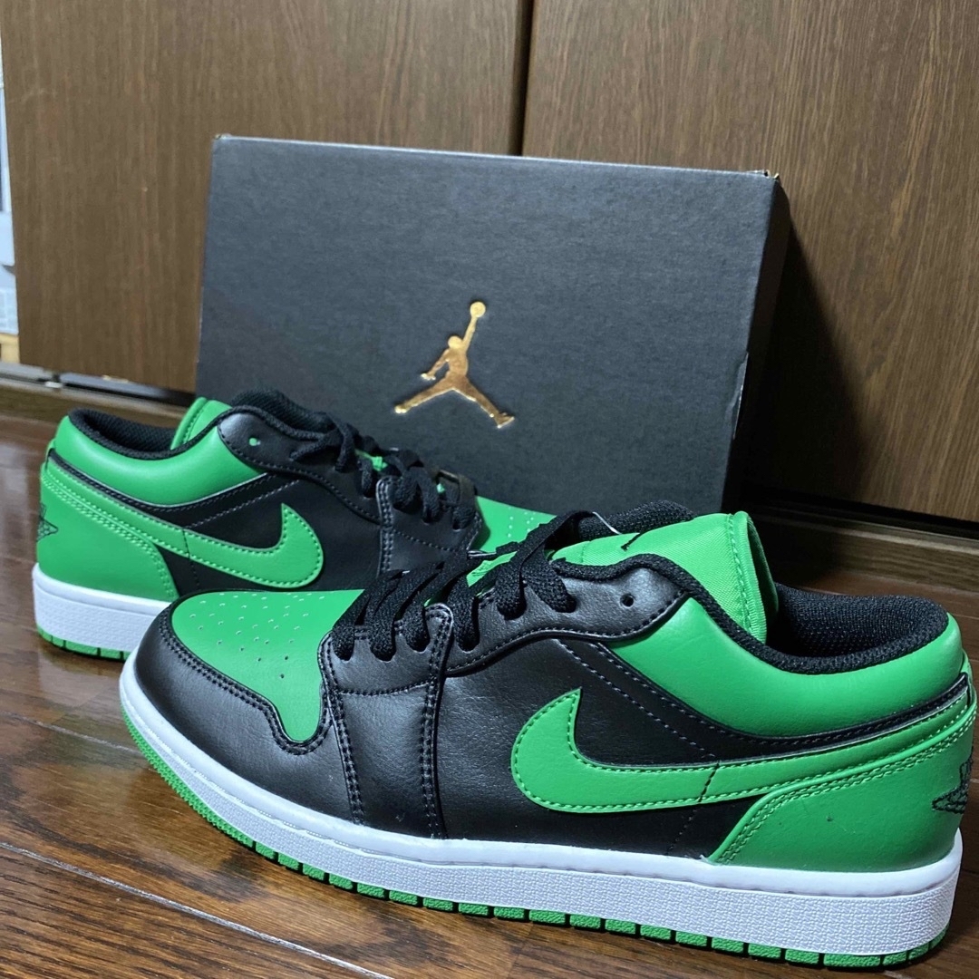 Jordan Brand（NIKE）(ジョーダン)のNIKEナイキaj1エアジョーダンAirJordan1ラッキーグリーンLOWロー メンズの靴/シューズ(スニーカー)の商品写真