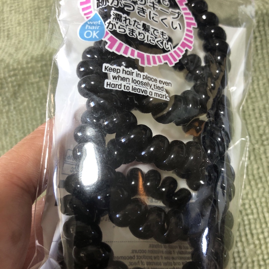 DAISO(ダイソー)の←新品〒ダイソー スプリングゴム サイズ約5.0cm 5個入り 1パック  レディースのヘアアクセサリー(ヘアゴム/シュシュ)の商品写真