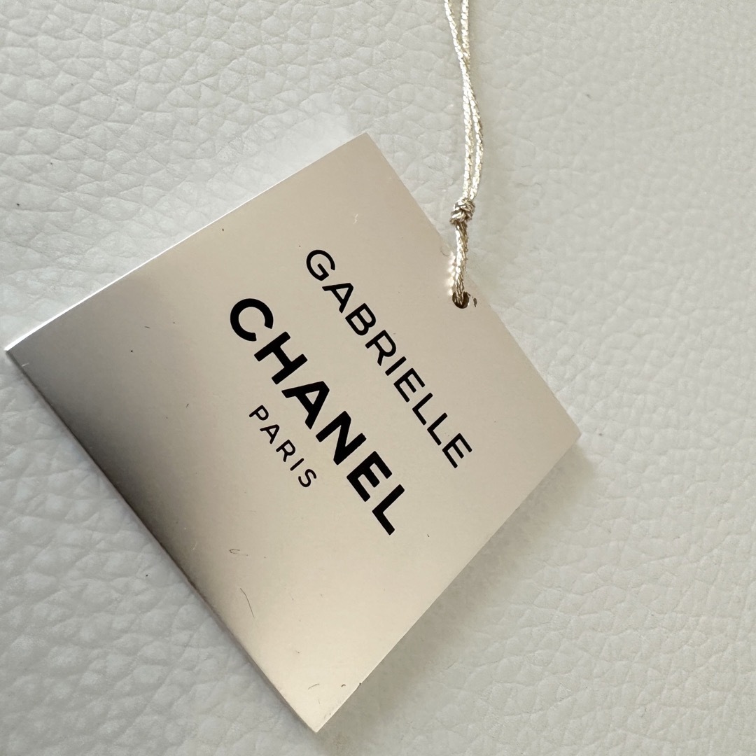 CHANEL(シャネル)の非売品 ノベルティ CHANEL ガブリエルシャネル チャーム キーホルダー エンタメ/ホビーのコレクション(ノベルティグッズ)の商品写真