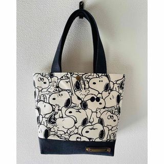 スヌーピー(SNOOPY)のハンドメイド　トートバッグ　スヌーピー　モノクロ(トートバッグ)