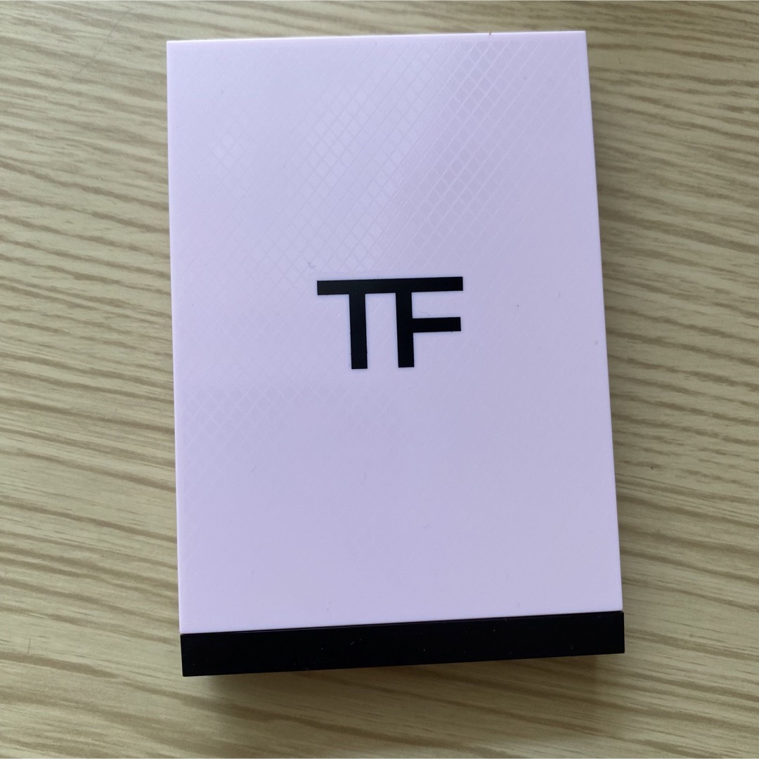 TOM FORD BEAUTY(トムフォードビューティ)のトムフォード　アイカラークォード　フォビドゥンピンク　01CR コスメ/美容のベースメイク/化粧品(アイシャドウ)の商品写真