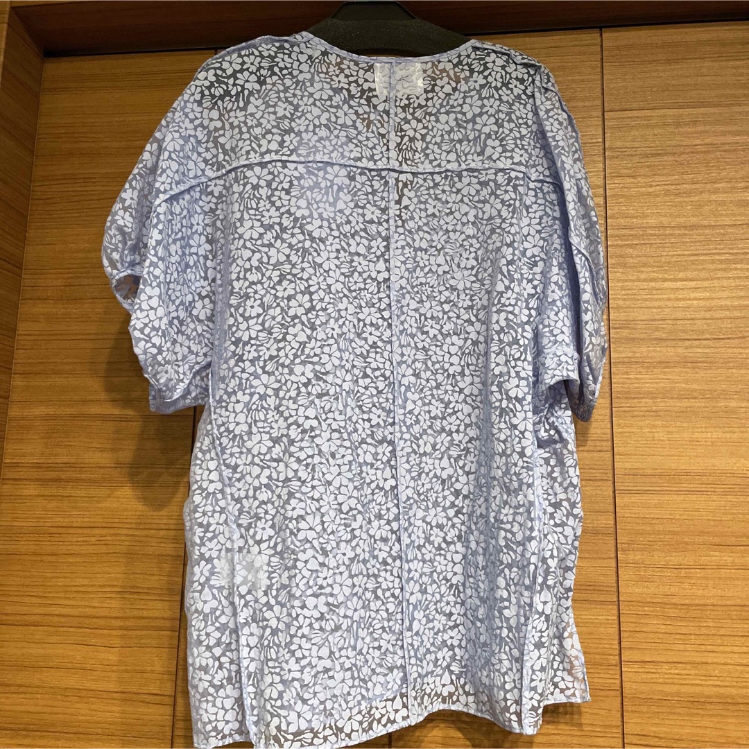 《新品タグ付》OHGA SHEER SKIPPER シアースキッパー SAX レディースのトップス(シャツ/ブラウス(半袖/袖なし))の商品写真