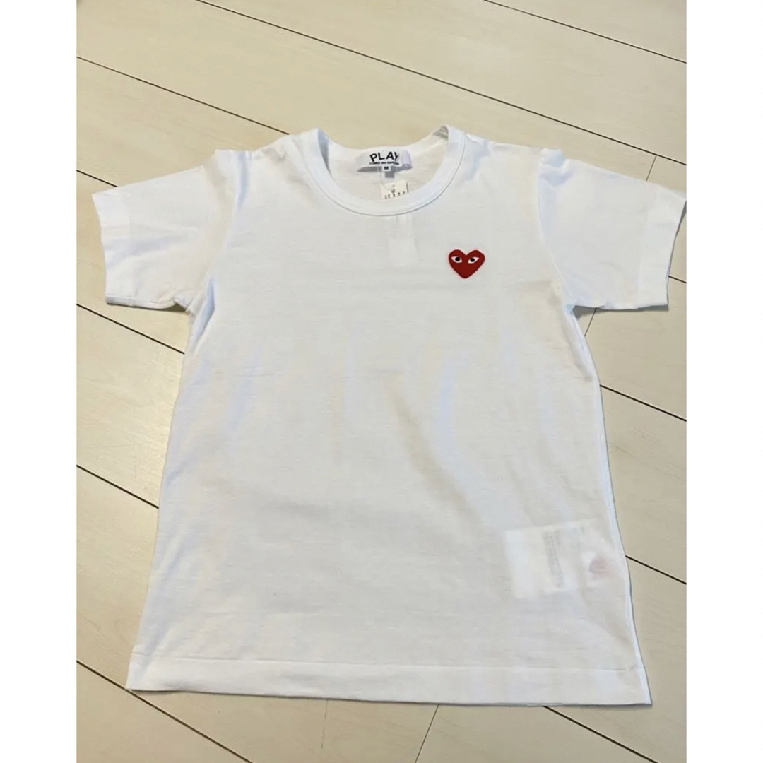 COMME des GARCONS(コムデギャルソン)の【正規品】 新品　PLAY コムデギャルソン　Tシャツ　赤ハート レディースのトップス(Tシャツ(半袖/袖なし))の商品写真