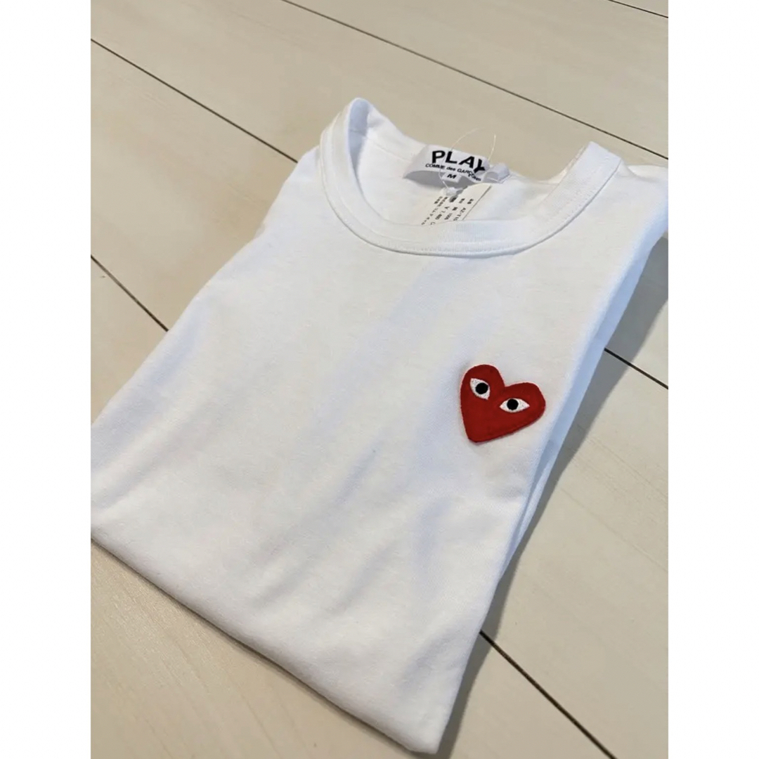 COMME des GARCONS(コムデギャルソン)の【正規品】 新品　PLAY コムデギャルソン　Tシャツ　赤ハート レディースのトップス(Tシャツ(半袖/袖なし))の商品写真