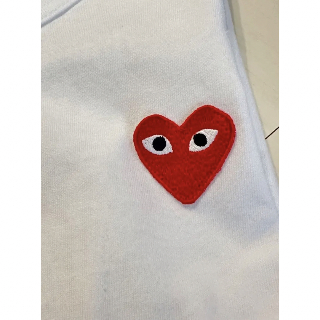 COMME des GARCONS(コムデギャルソン)の【正規品】 新品　PLAY コムデギャルソン　Tシャツ　赤ハート レディースのトップス(Tシャツ(半袖/袖なし))の商品写真