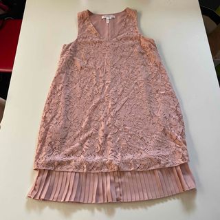 ビーシービージーマックスアズリア(BCBGMAXAZRIA)のBCBG MAXAZRIA ドレス ワンピース　サーモンピンク　レース　S(ひざ丈ワンピース)