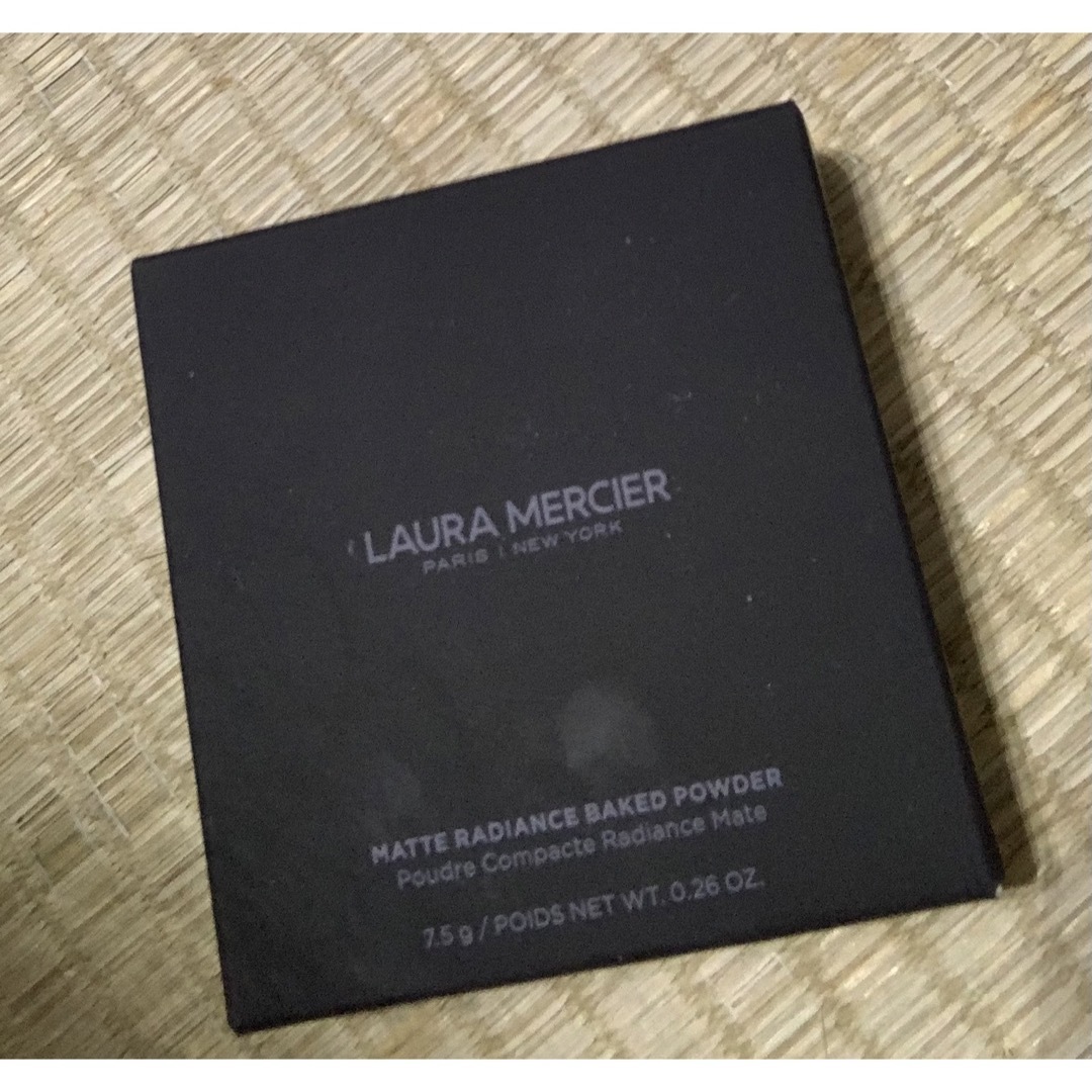 laura mercier(ローラメルシエ)のローラ メルシエ  マットラディアンス ベイクドパウダー / ハイライト01 コスメ/美容のベースメイク/化粧品(フェイスパウダー)の商品写真