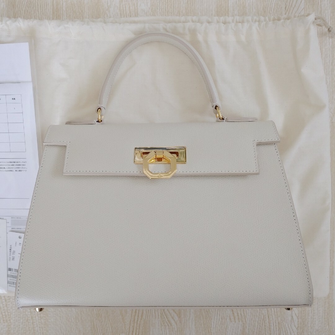ライトニングボルト トゥモローランド購入カルボッティエレナ