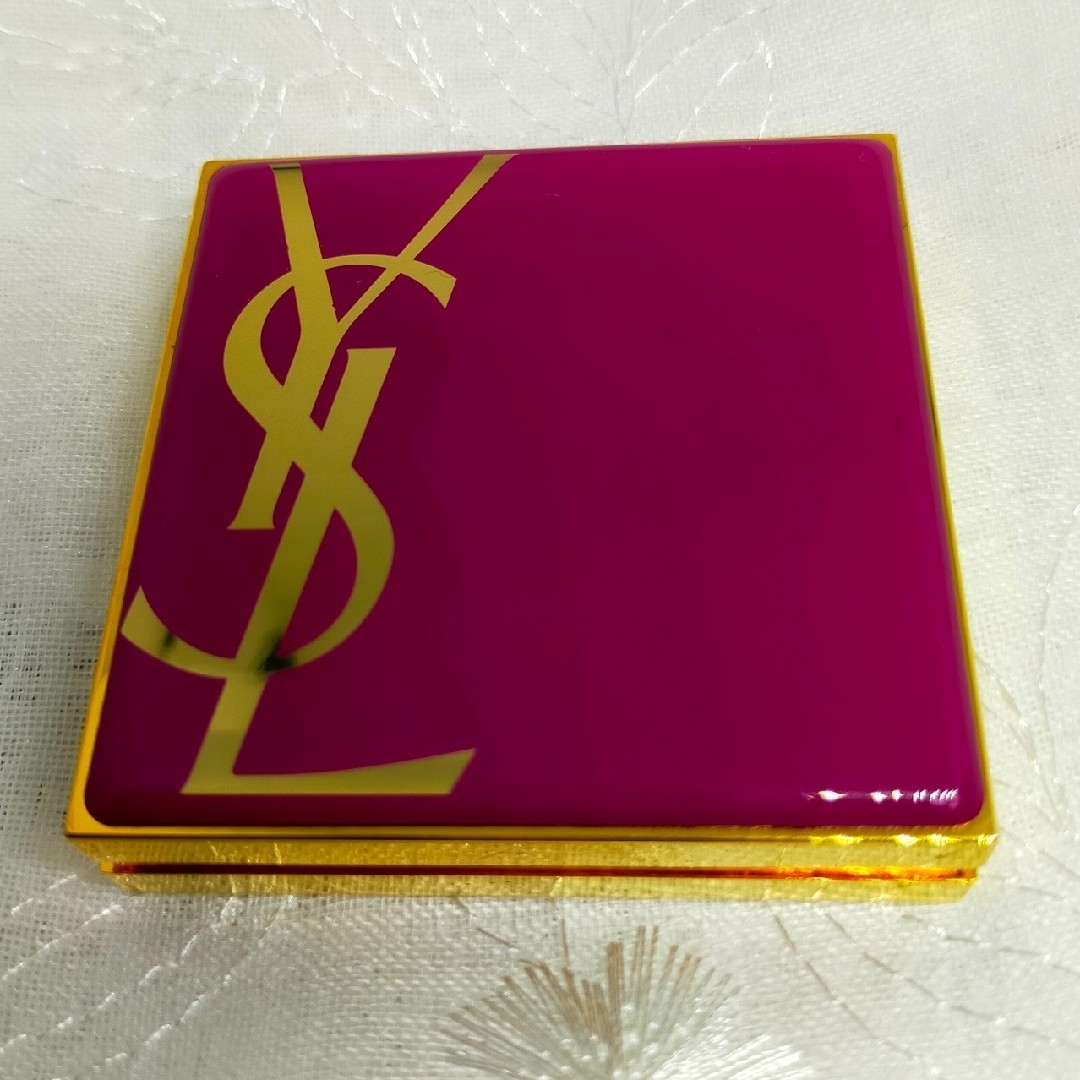 Yves Saint Laurent Beaute(イヴサンローランボーテ)のイヴサンローラン　ヴィニールキャンディ　パレット　1 コスメ/美容のベースメイク/化粧品(アイシャドウ)の商品写真