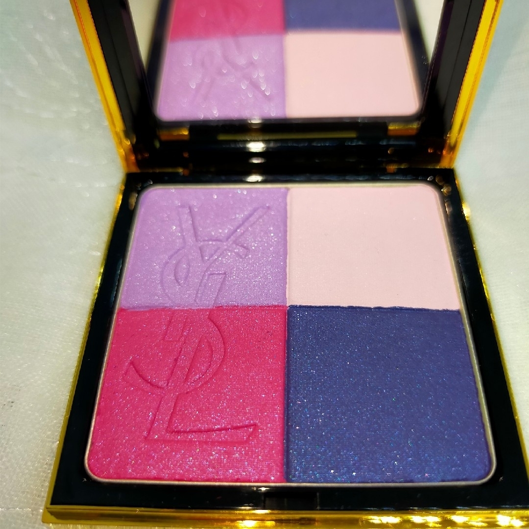 Yves Saint Laurent Beaute(イヴサンローランボーテ)のイヴサンローラン　ヴィニールキャンディ　パレット　1 コスメ/美容のベースメイク/化粧品(アイシャドウ)の商品写真