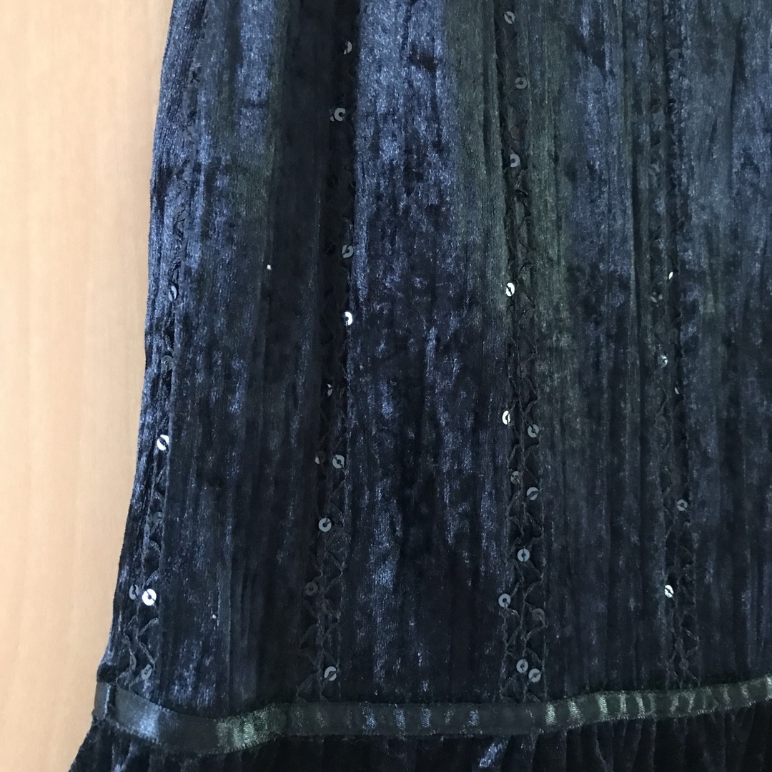 スカート、ベロア調スパンコール付き、左脇ファスナー、裏地付き レディースのスカート(ひざ丈スカート)の商品写真