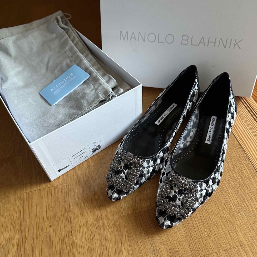 MANOLO BLAHNIK ハンギシフラットブラックレース