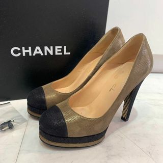 シャネル(CHANEL)のCHANEL スエードパンプス ゴールドxブラック ココマーク マトラッセ(ハイヒール/パンプス)