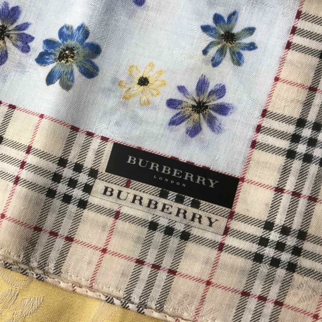 BURBERRY(バーバリー)のBURBERRY（バーバリー）ミニスカーフ＆ハンカチセット（新品未使用品） レディースのファッション小物(バンダナ/スカーフ)の商品写真