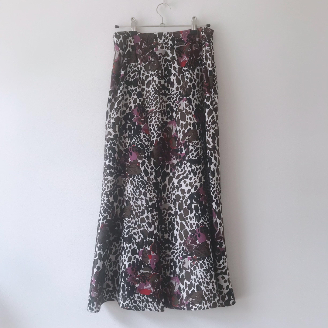 VERMEIL par iena(ヴェルメイユパーイエナ)のヴェルメイユ パー イエナ フラワーレオパード スカート　極美品アニマルプリント レディースのスカート(ロングスカート)の商品写真