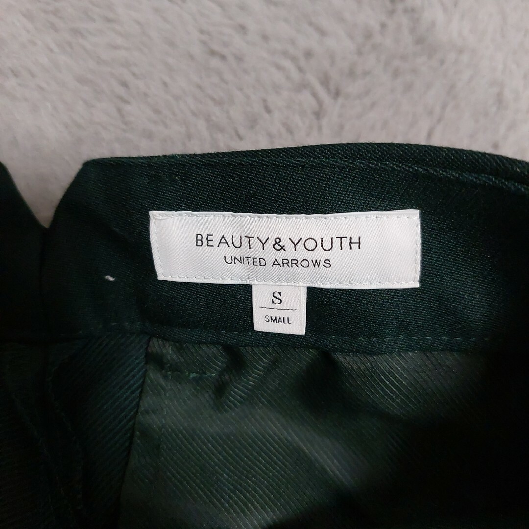 BEAUTY&YOUTH UNITED ARROWS(ビューティアンドユースユナイテッドアローズ)のビューティ＆ユース シンプル カラー クロップドパンツ グリーン 送料込 レディースのパンツ(クロップドパンツ)の商品写真