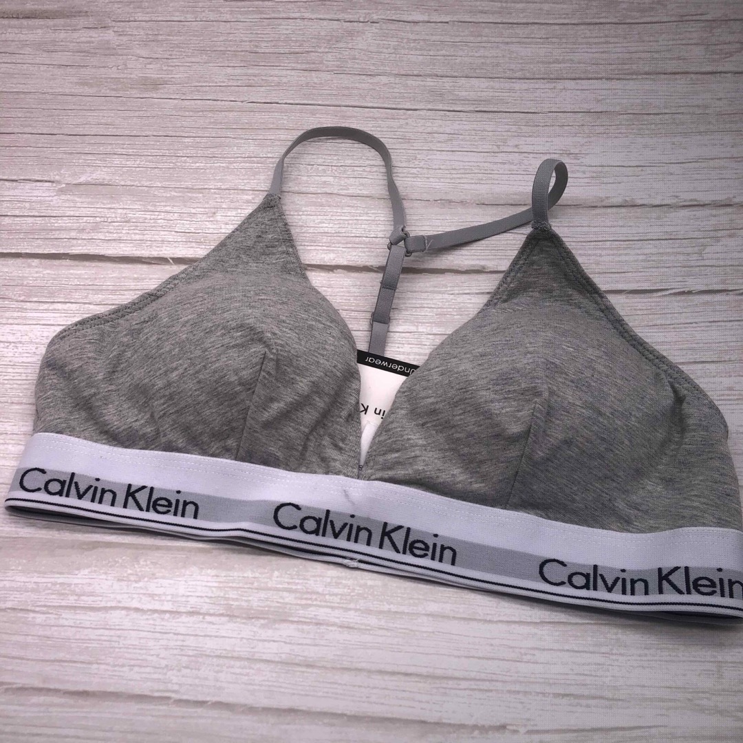 Calvin Klein カルバンクライン ブラTバック 上下セット Mサイズ 灰 下着の通販 by ミッカ Mサイズ カルバンクライン レディース 灰 下着 上下セット