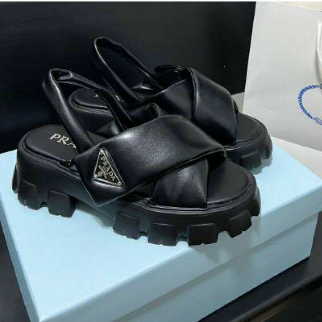 人気美品 レデイース プラダ prada サンダル 厚底 ブラック 正規品は