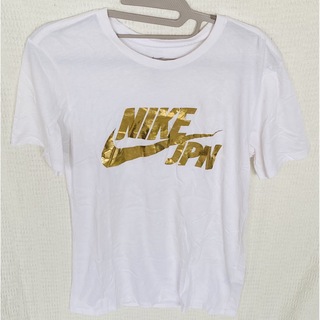 ナイキ(NIKE)のNIKE JPN ゴールドロゴTシャツ(Tシャツ(半袖/袖なし))