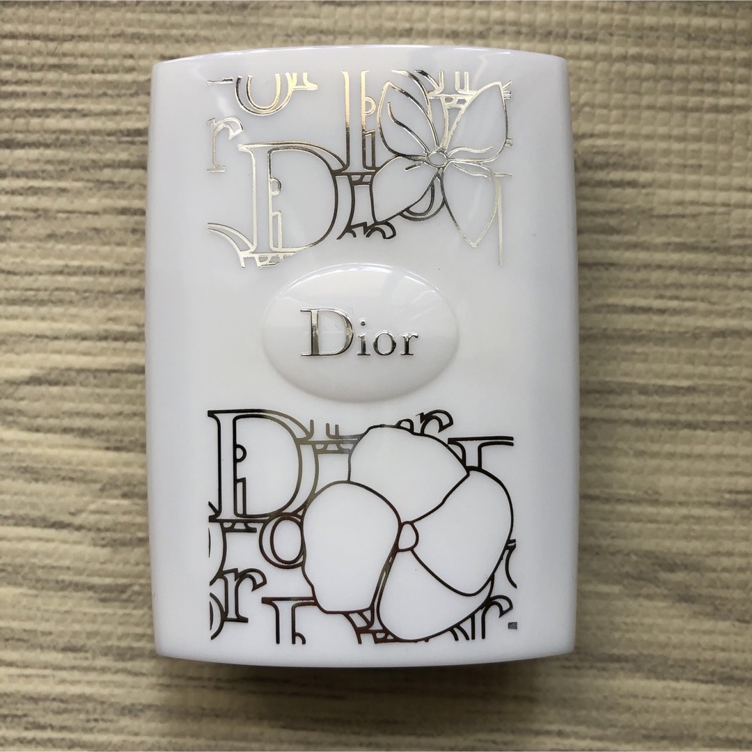 Christian Dior(クリスチャンディオール)のDior ディオール　ファンデーション　リミテッドエディション コスメ/美容のベースメイク/化粧品(ファンデーション)の商品写真
