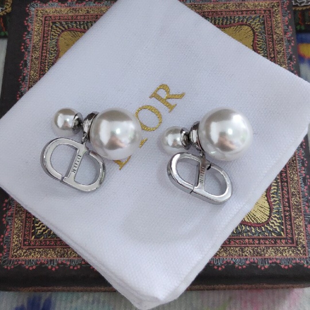美品 クリスチャンディオール トライバル ピアス レディース シルバー