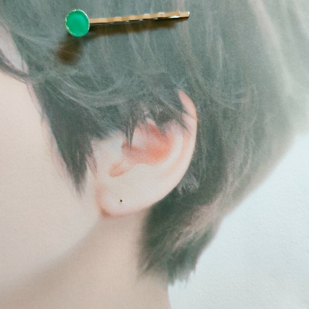 【エンペラーグリーン】*カラフルな一粒のヘアピン ハンドメイドのアクセサリー(ヘアアクセサリー)の商品写真