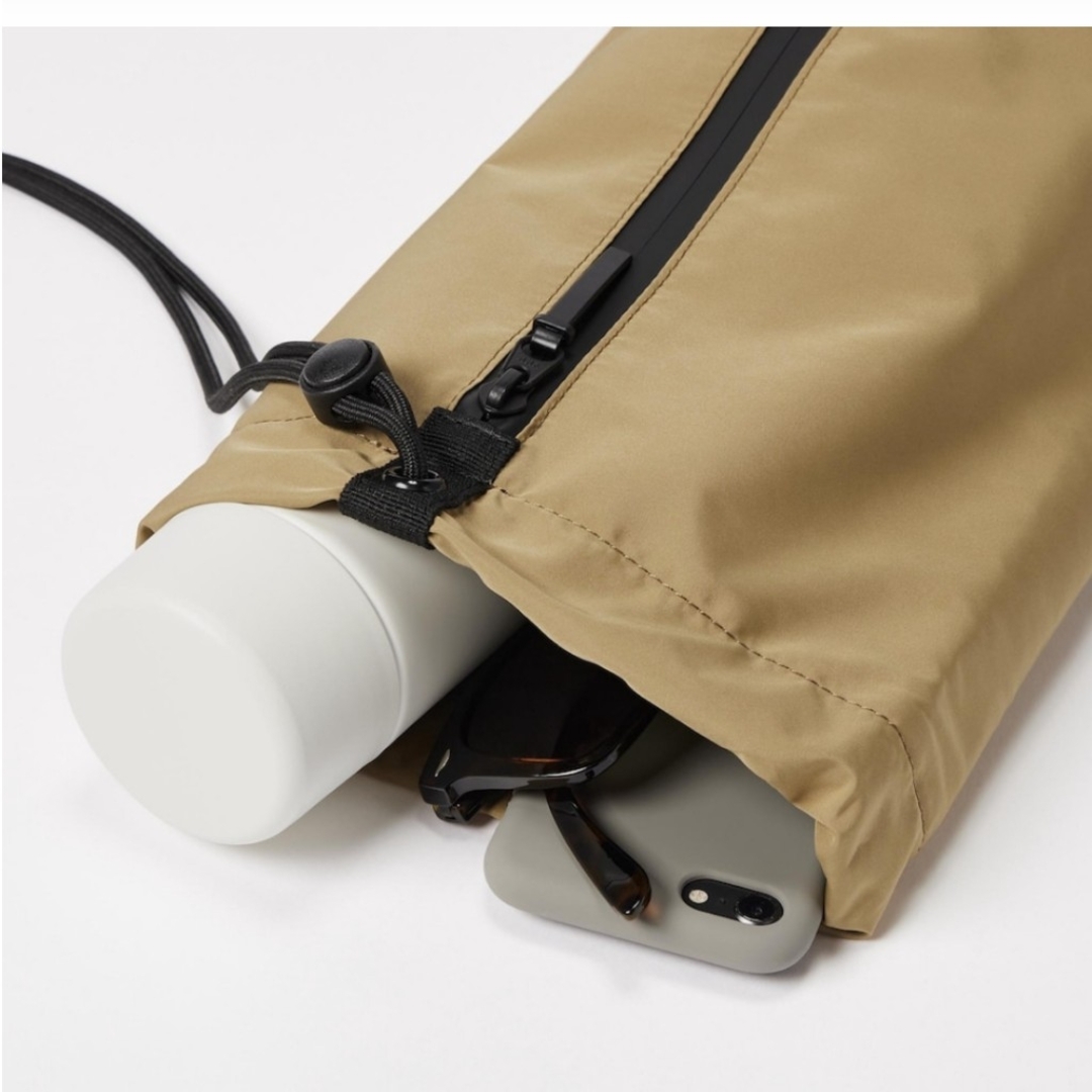 UNIQLO(ユニクロ)のUNIQLO ミニドローストリングバッグ 32ベージュ レディースのバッグ(ショルダーバッグ)の商品写真