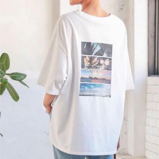 新品 バックプリントサイドスリットTシャツ(Tシャツ(半袖/袖なし))