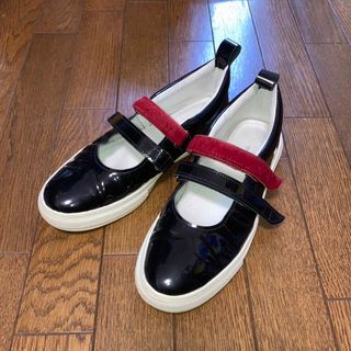 コムデギャルソン(COMME des GARCONS)のbuddy エナメルスニーカー(スニーカー)