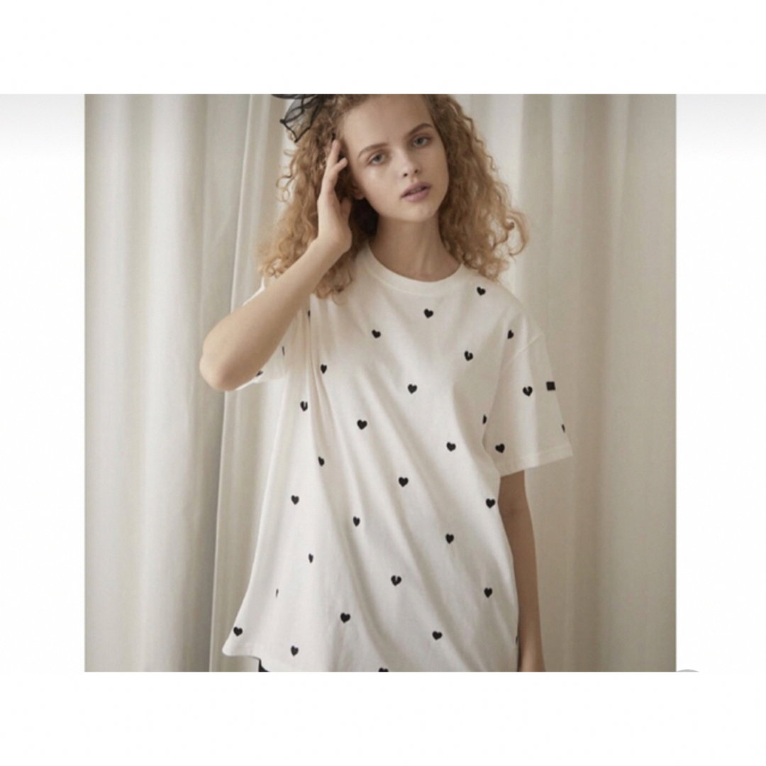 【美品】epine Tシャツ完売品《Emily in Paris×épine》