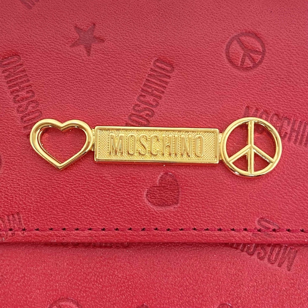 MOSCHINO(モスキーノ)のモスキーノ　折り畳み財布　レザー型押し　コンパクト　赤　レディース レディースのファッション小物(財布)の商品写真