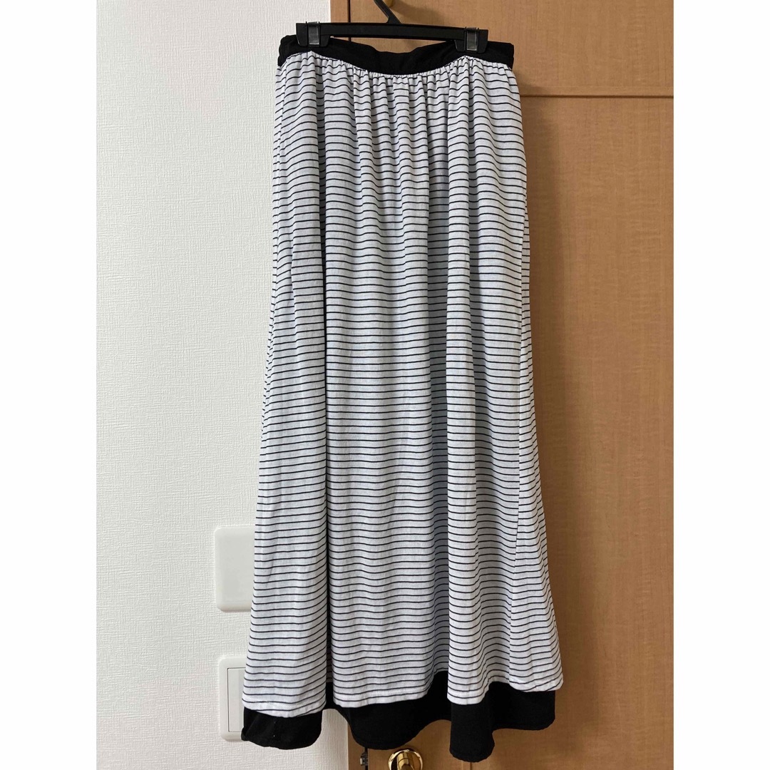 GU(ジーユー)のロングスカート マキシ丈 リバーシブル 黒 白 ボーダー Mサイズ レディースのスカート(ロングスカート)の商品写真