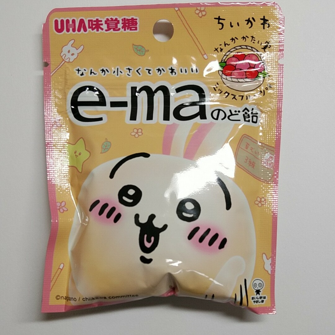 UHA味覚糖(ユーハミカクトウ)のUHA味覚糖　e-maのど飴　ちいかわ　ミックスフルーツ味 食品/飲料/酒の食品(菓子/デザート)の商品写真