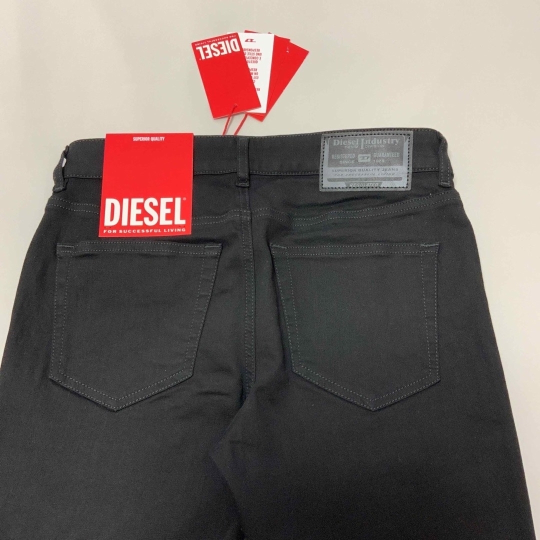 洗練されたデザイン　DIESEL デニム スーパースキニー ブラック　27