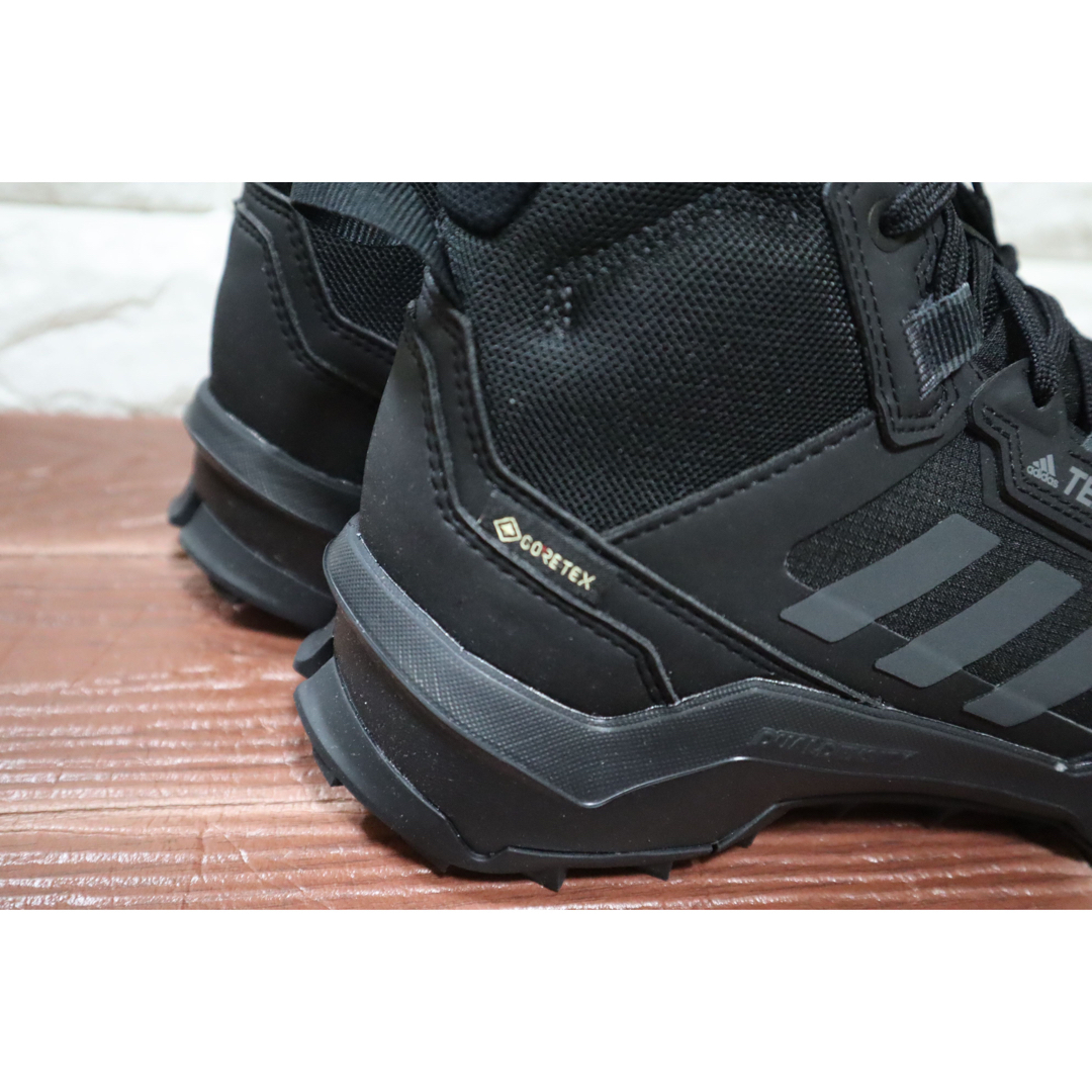 adidas(アディダス)の新品　adidas テレックス AX4 ミッド GORE-TEX ハイキング メンズの靴/シューズ(その他)の商品写真