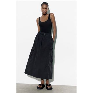 ザラ(ZARA)のZARA ザラ　ナイロンカーゴスカート　ブラック(ロングスカート)