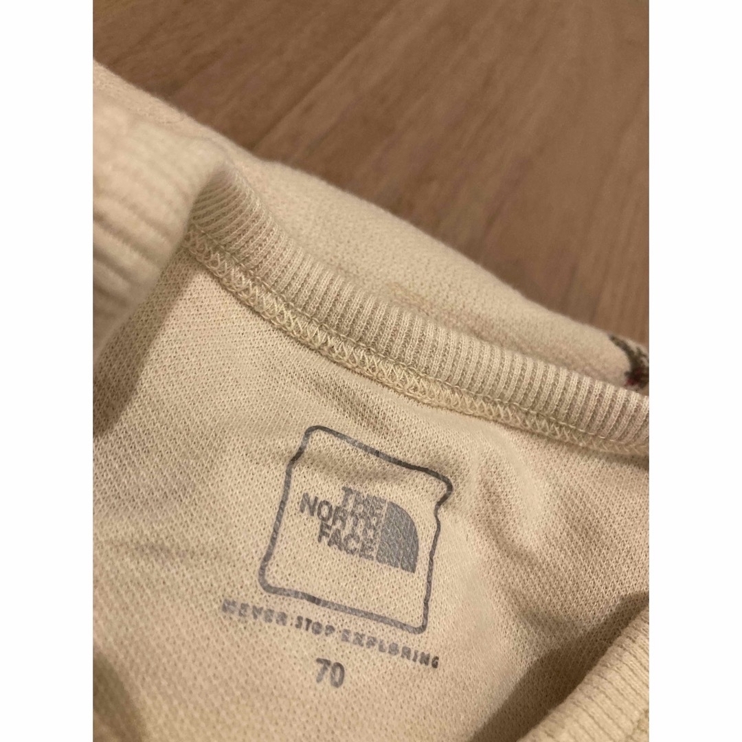 THE NORTH FACE(ザノースフェイス)の【美品】ザ ノースフェイス　グラフィックロンパース　70cm(ベージュ) キッズ/ベビー/マタニティのベビー服(~85cm)(ロンパース)の商品写真