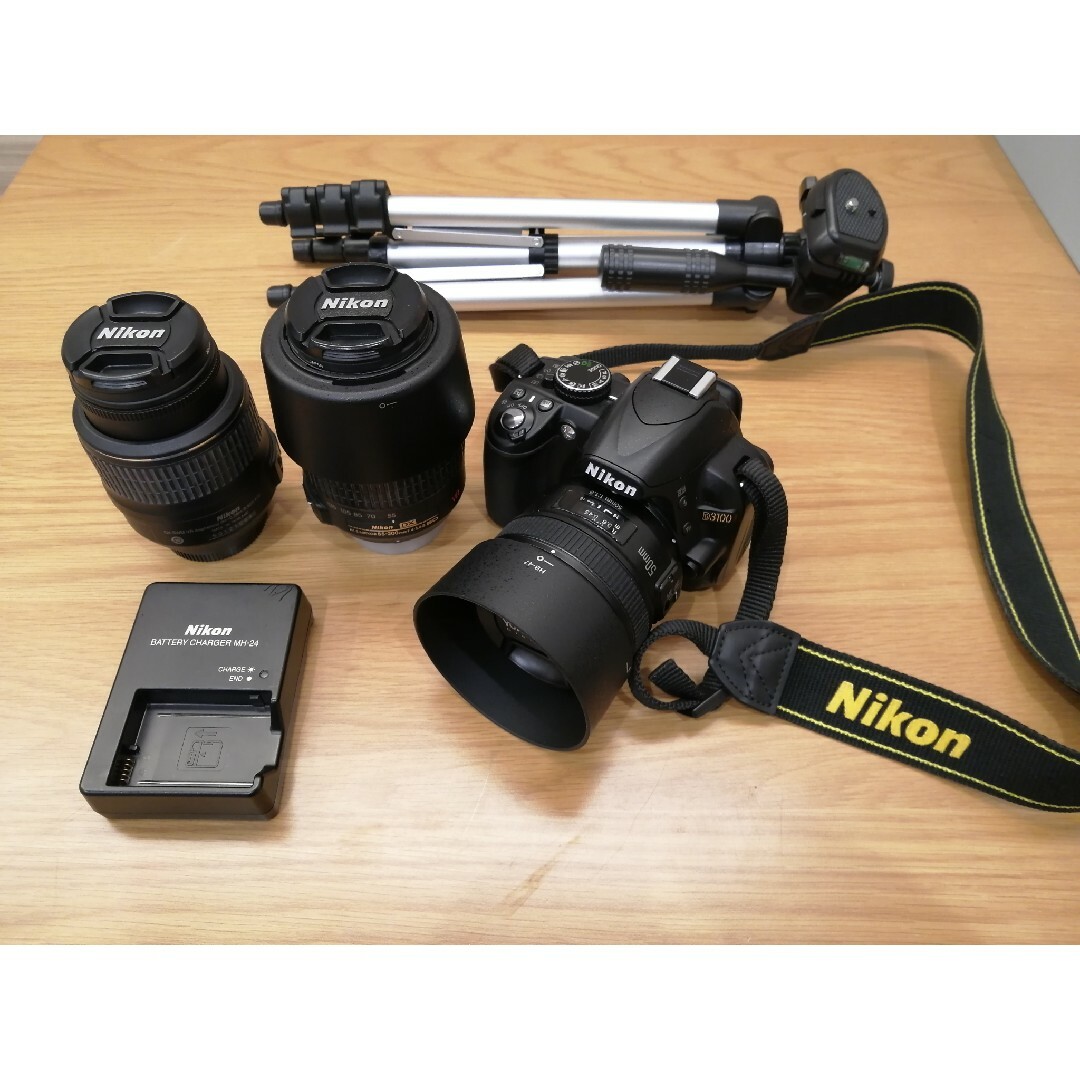 Nikon D3100　標準、望遠、単焦点レンズ付き