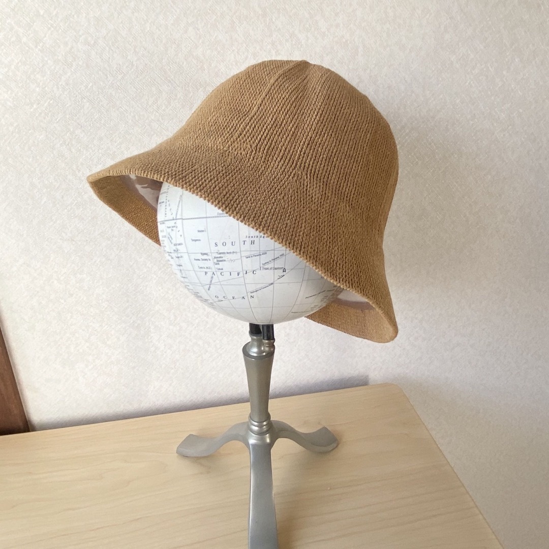 ベージュ　バケットハット　チューリップハット　帽子　麦わら　ストローハット レディースの帽子(麦わら帽子/ストローハット)の商品写真