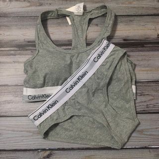 シーケーカルバンクライン(ck Calvin Klein)のカルバンクライン　レディース　上下セットスポーツブラショーツ　グレー　Sサイズ(ブラ&ショーツセット)