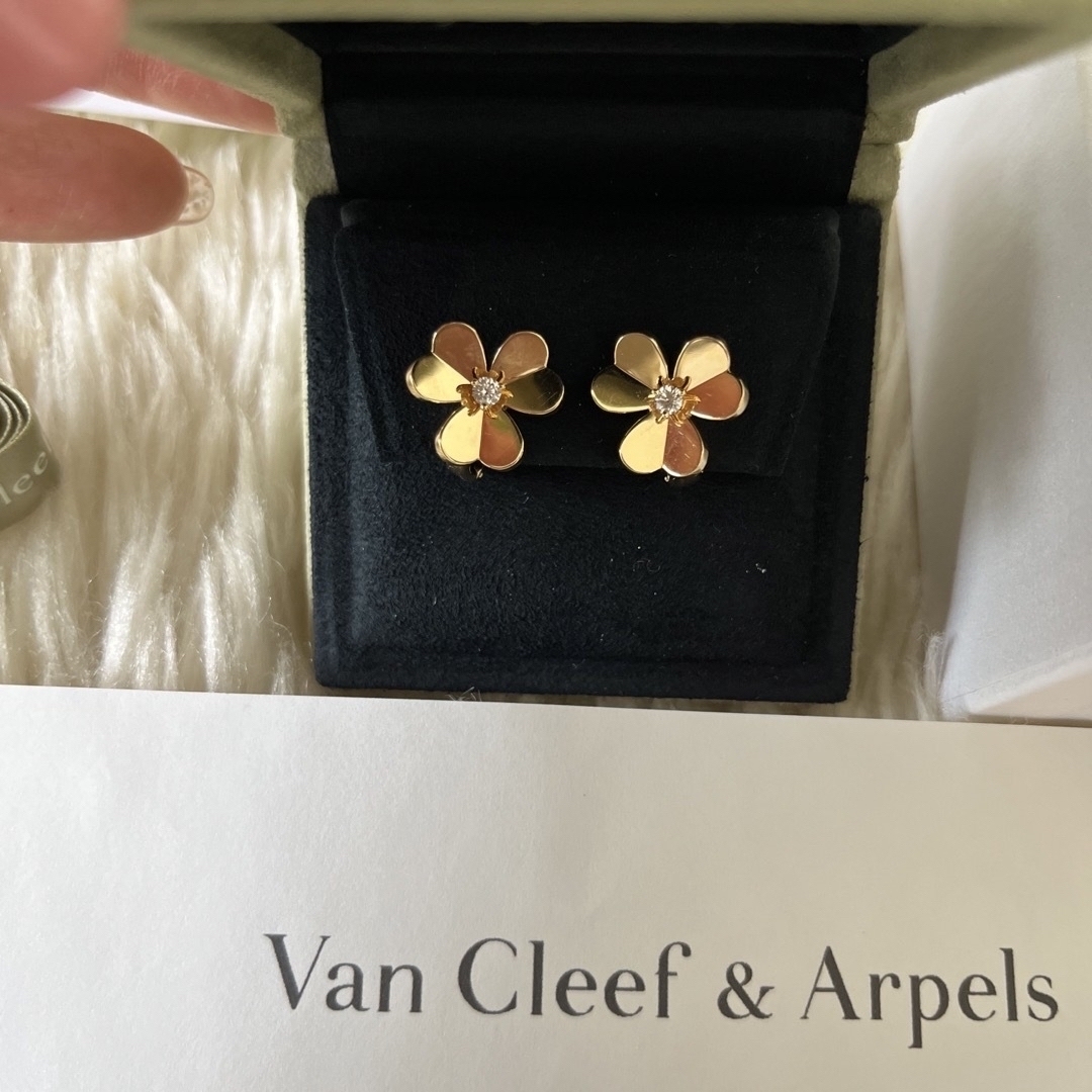 Van Cleef & Arpels(ヴァンクリーフアンドアーペル)の［付属品完備］ヴァンクリーフ&アーペル　フリヴォル　ピアス レディースのアクセサリー(ピアス)の商品写真