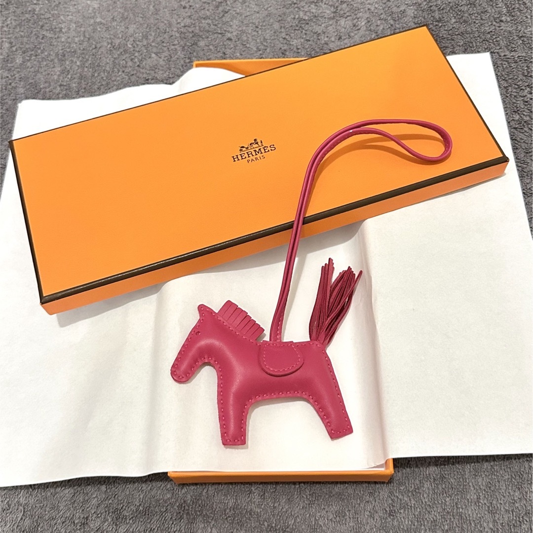 Hermes - 【美品】HERMES エルメス ロデオPM バッグチャーム ローズ