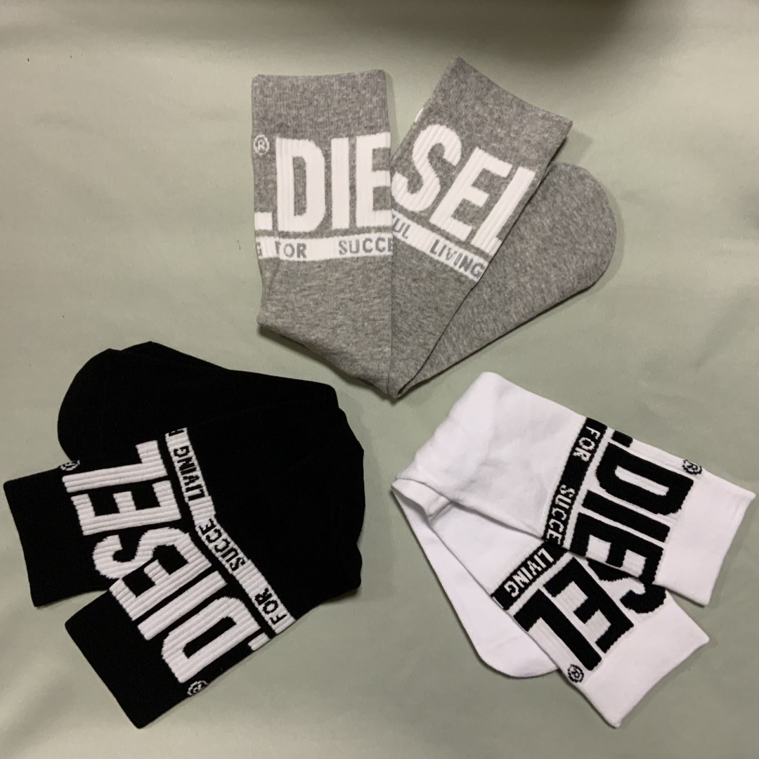 DIESEL(ディーゼル)の洗練されたデザイン　DIESEL　ミドル丈ソックス3点セット　M　2023新製品 メンズのレッグウェア(ソックス)の商品写真