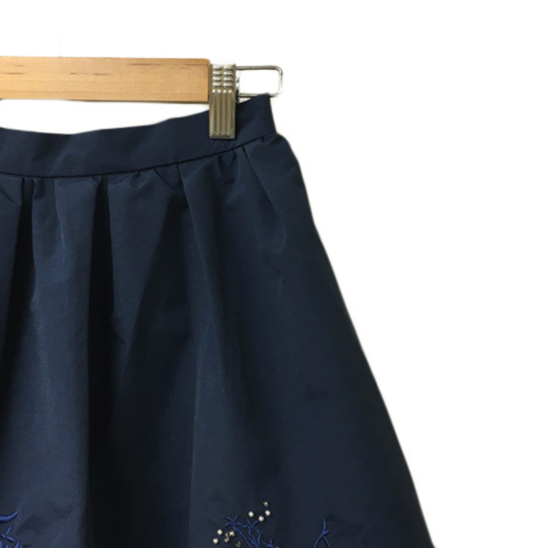JILL by JILLSTUART(ジルバイジルスチュアート)のジルバイジルスチュアート スカート フレア 膝丈 刺繍 花柄 ナイロン S 紺 レディースのスカート(ひざ丈スカート)の商品写真