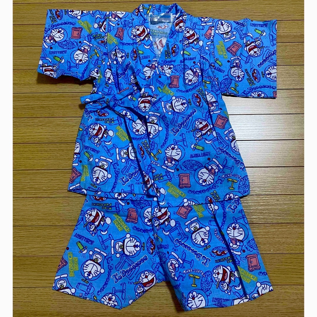 西松屋(ニシマツヤ)の【新品】90cm ドラえもん 甚平 キッズ/ベビー/マタニティのキッズ服男の子用(90cm~)(甚平/浴衣)の商品写真