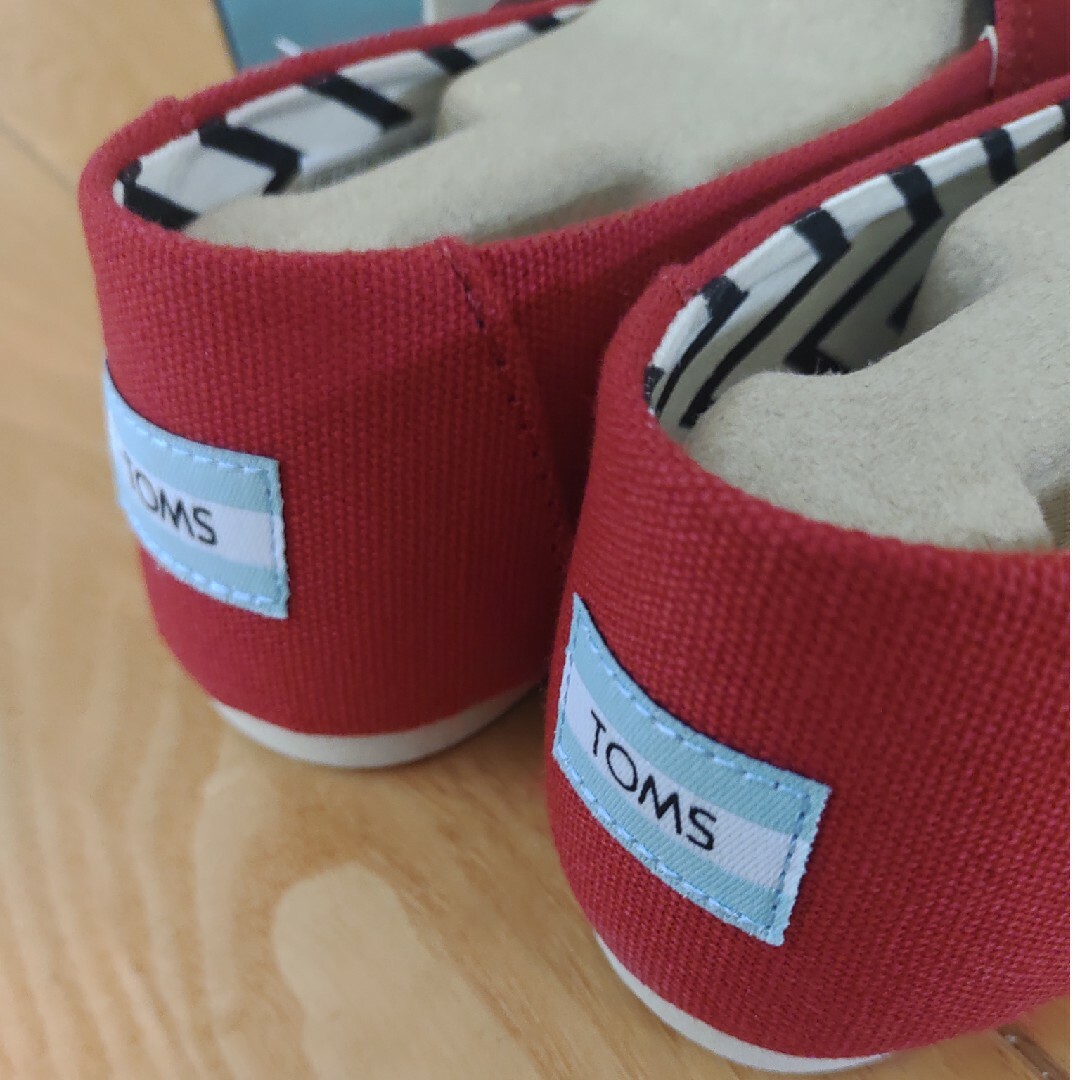 TOMS(トムズ)の新品未使用　トムズ　スリッポン　23.5 レディースの靴/シューズ(スリッポン/モカシン)の商品写真