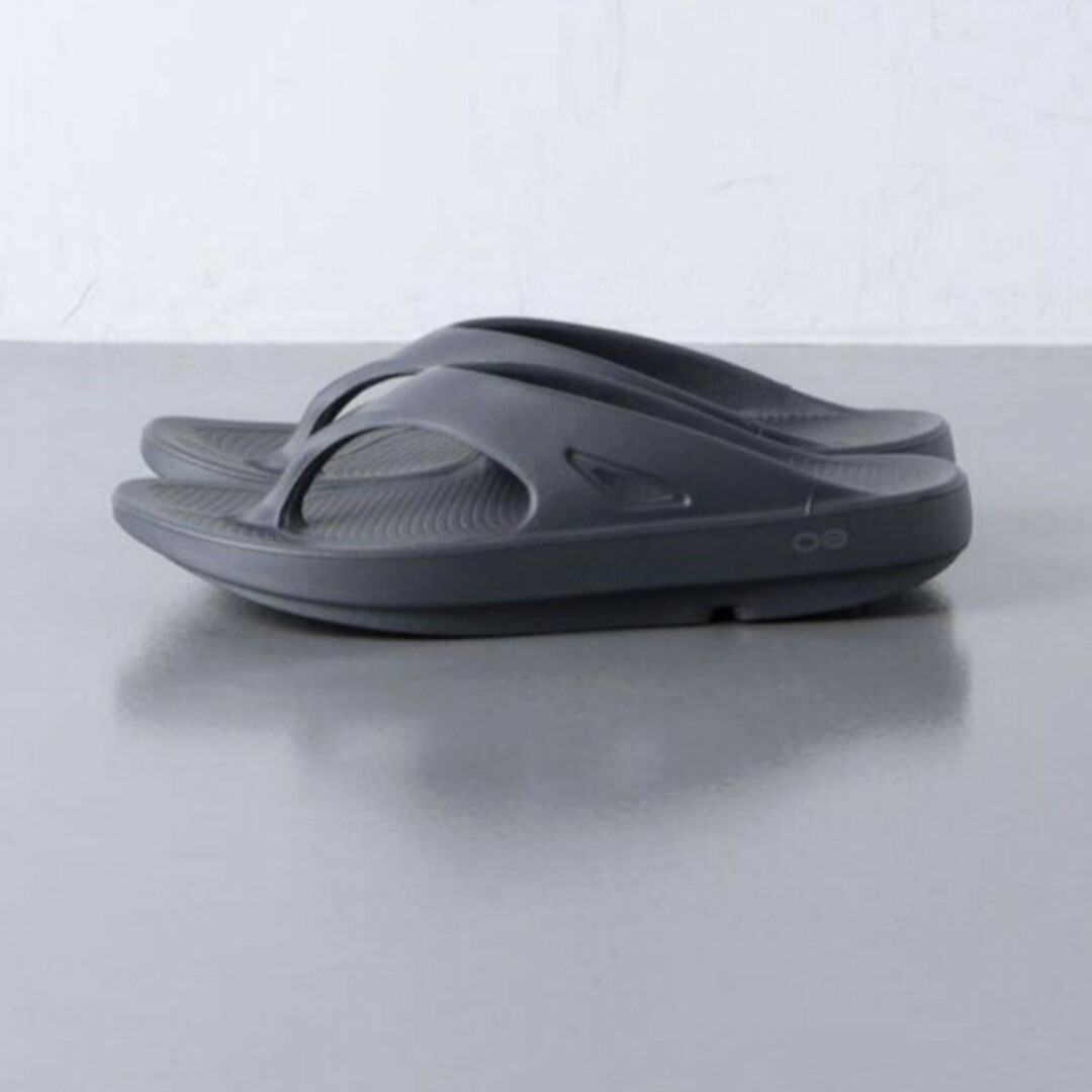 OOFOS(ウーフォス)のOOFOS ウーフォス OOriginal リカバリーサンダル ブラック 26 レディースの靴/シューズ(サンダル)の商品写真