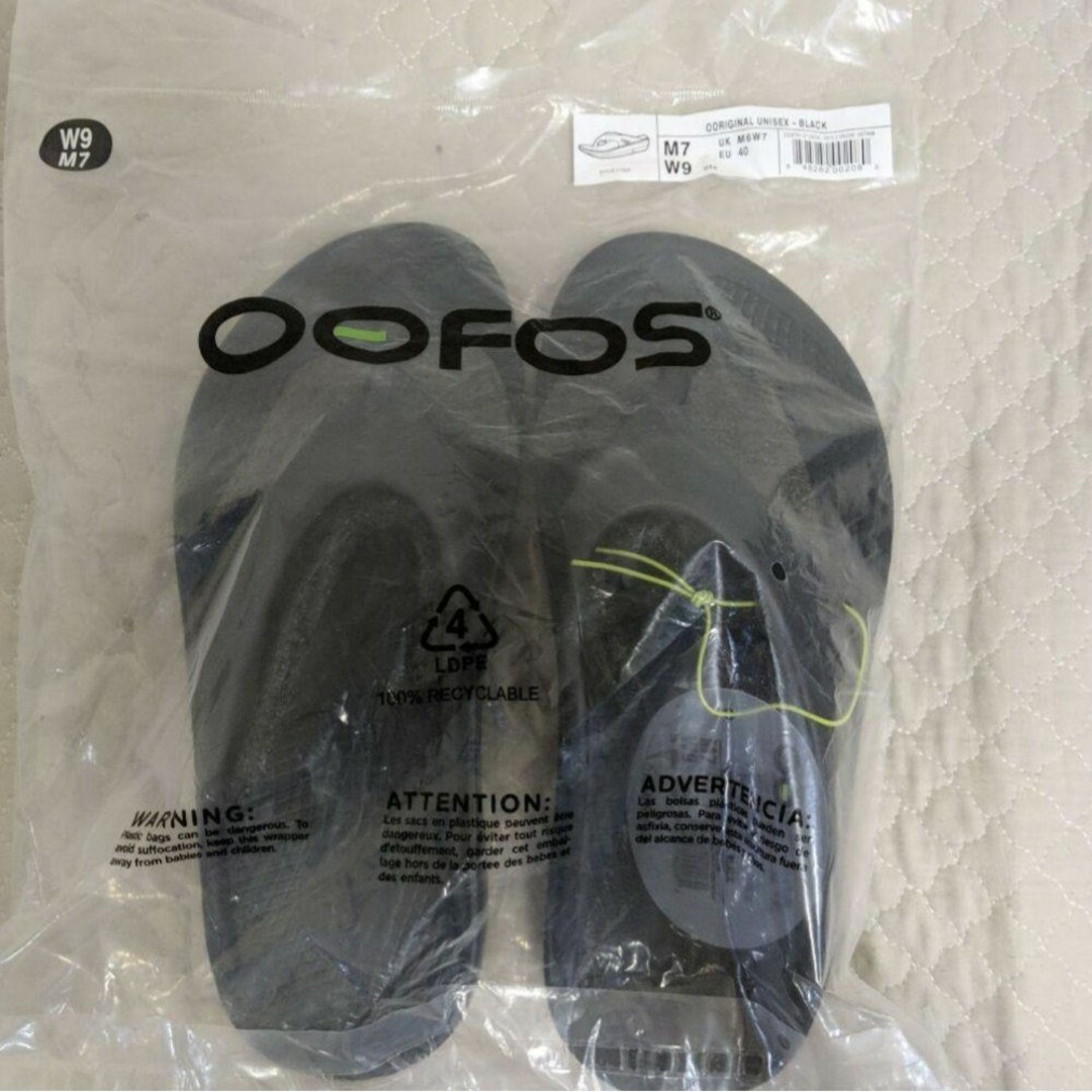 OOFOS(ウーフォス)のOOFOS ウーフォス OOriginal リカバリーサンダル ブラック 26 レディースの靴/シューズ(サンダル)の商品写真