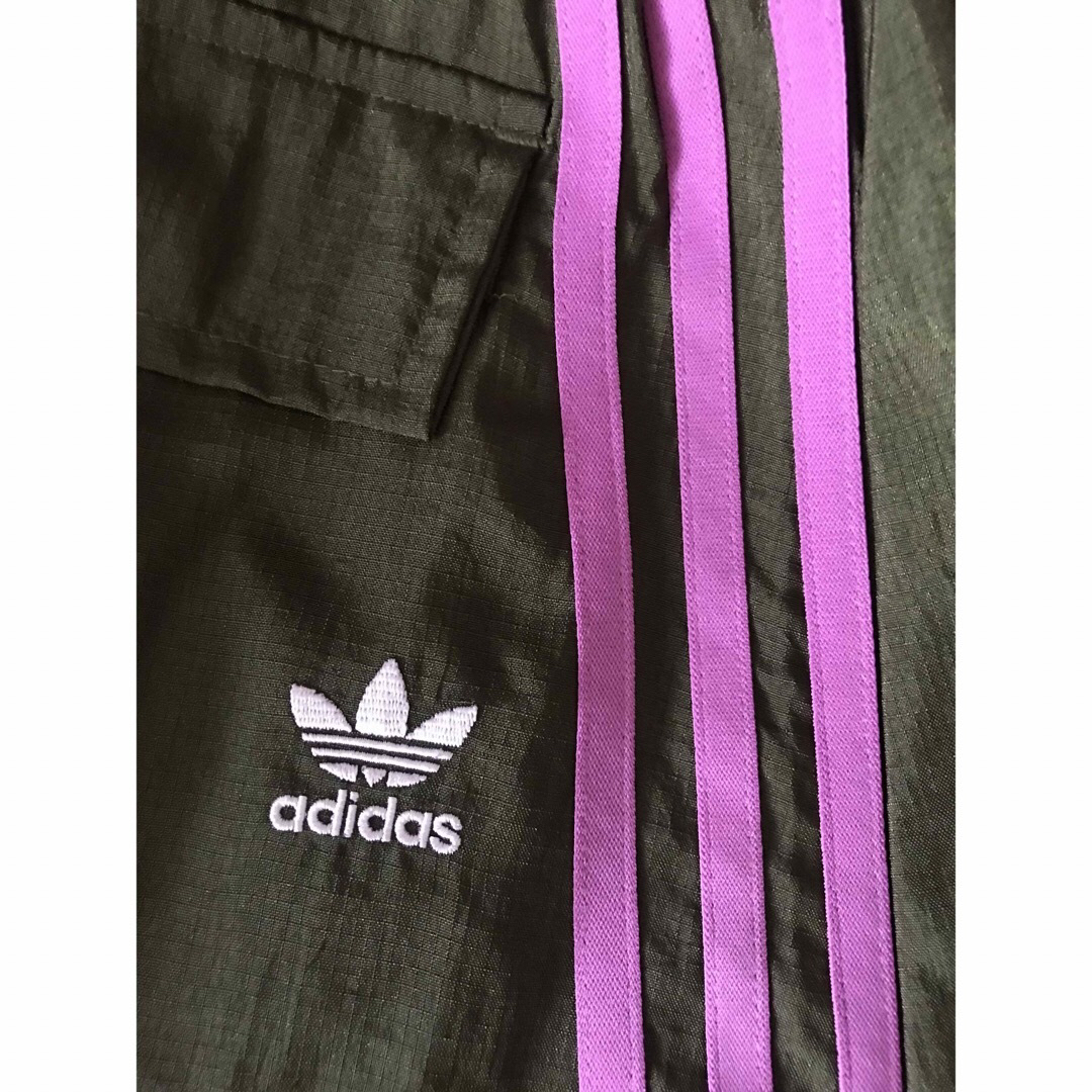 adidas(アディダス)の🖤adidasスカート　カーキ×ピンクライン💘サイズ表示M レディースのスカート(ロングスカート)の商品写真