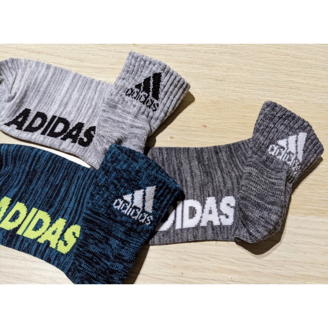 adidas(アディダス)の新品　adidas【5足セット】靴下 SIZE:21〜23cm ソックス キッズ/ベビー/マタニティのこども用ファッション小物(靴下/タイツ)の商品写真